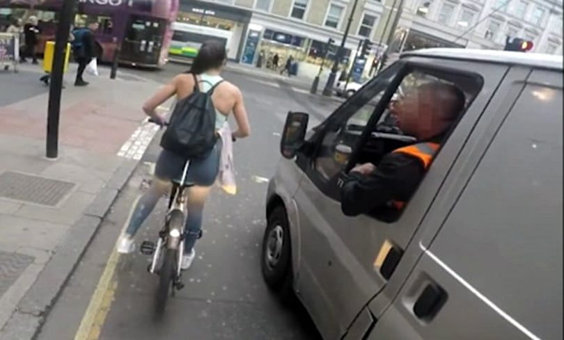 Úgy helyretesz egy nő egy molesztáló furgonost, amilyet még nem láttunk - videó