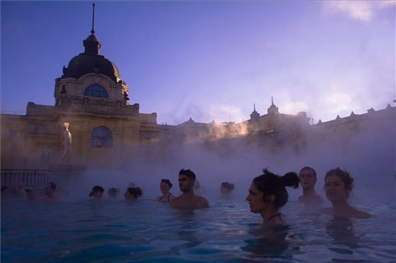 Mélypontra vitte a koronavírus Budapest fürdőit