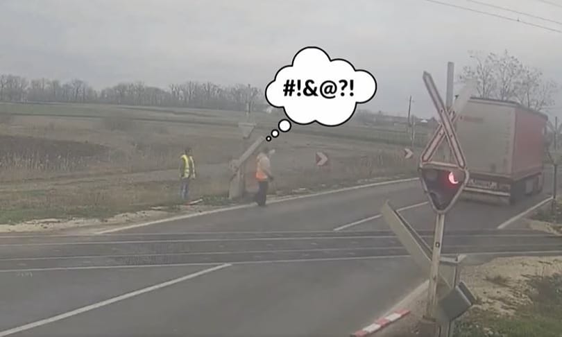 Épp a letört sorompót javították, amikor a másik oldalon is leszakította egy kamion – videó