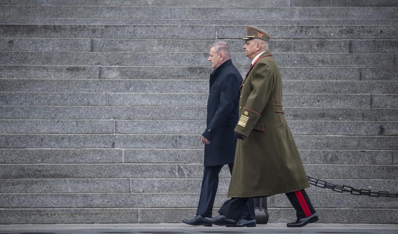 Megoldatlan ügyek állhatnak a honvéd vezérkar lefejezésének hátterében