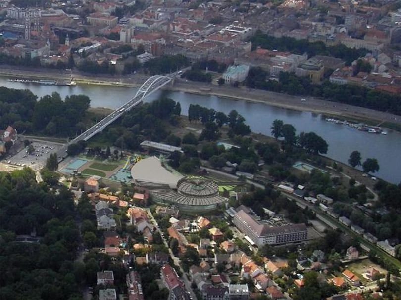 Átépítették a szegedi Belvárosi híd újszegedi hídfőjét