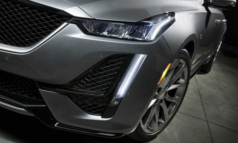 Amerikai válasz az 5-ös BMW-re és az E-osztályos Mercire, itt a legújabb Cadillac