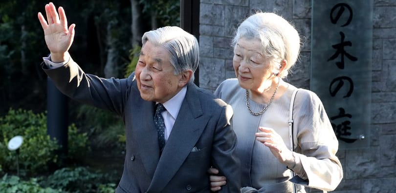 Rítusokkal búcsúzik a japán császári pár a tróntól