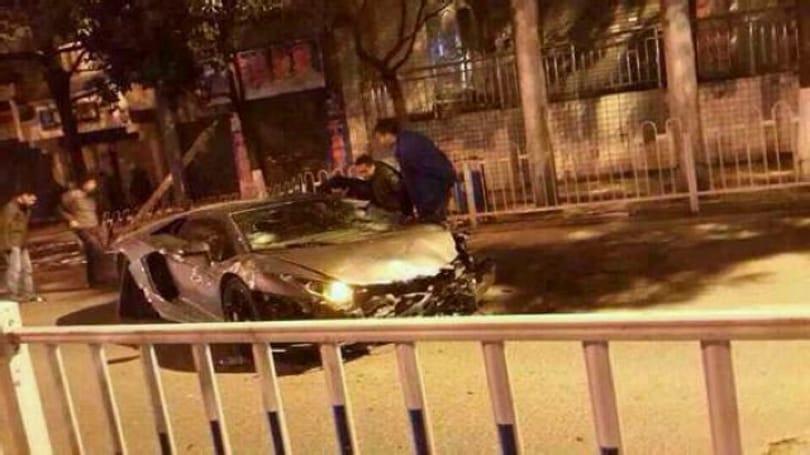 Nem maradt épp porcikája egy Lamborghini Aventadornak Kínában – fotók