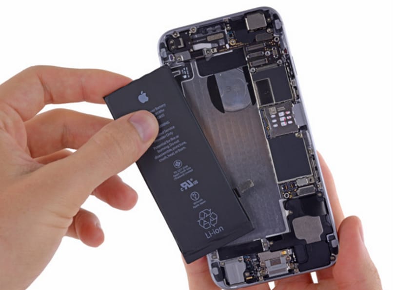 Két nap alatt már másodszor: újabb iPhone-akku gyulladt ki egy Apple Store-ban