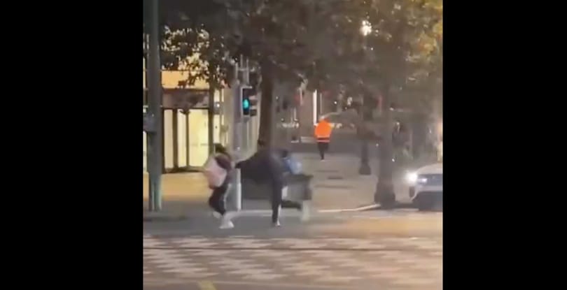 Lelőttek két svéd szurkolót Brüsszelben, legmagasabb szinten a terrorkészültség, a belga-svéd Eb-selejtezőt félbeszakították
