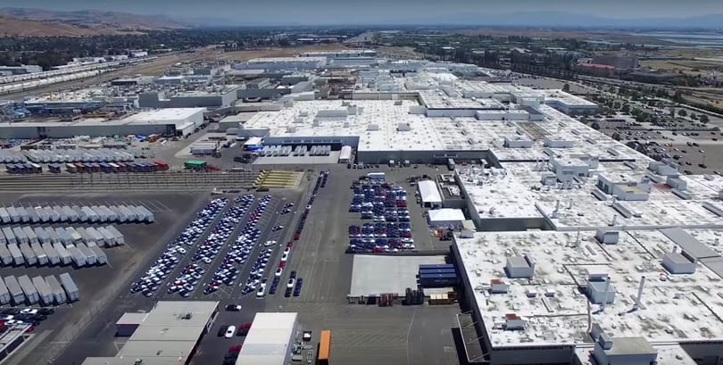 Drónnal szálltak a Tesla-gyár fölé – megnézhető 4K-ban is
