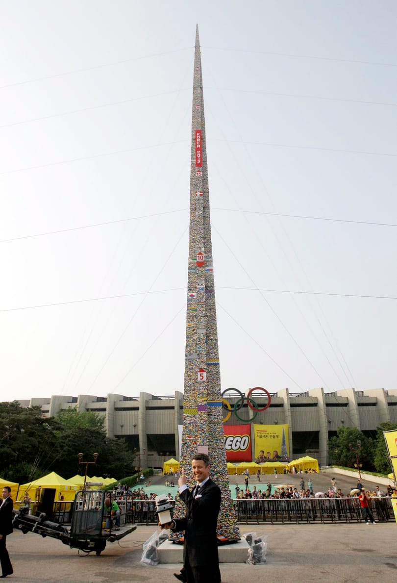 Elkészült a világ legmagasabb Lego-tornya - fotó