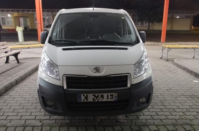 Franciaországban körözött Peugeot akadt fenn a határon – fotó
