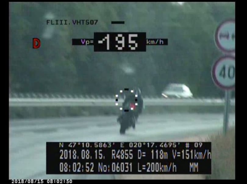 Egy motoros lehet a magyar gyorshajtási rekorder: 40-es táblánál ment 195 km/h-val