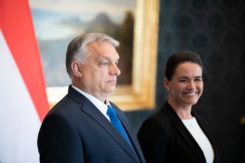 A nagy sumákolás: Orbánék útja a taktikai hallgatástól Novák Katalin megalázásáig