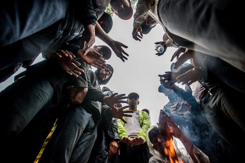Félszáz migránst találtak Szerbiában egy kisteherautóban