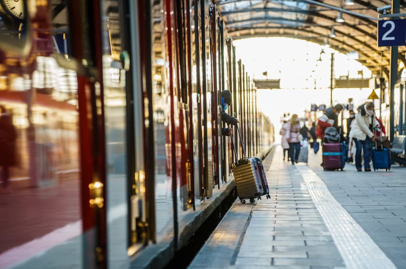 Elindult a 11 hónapos gyerekkel a vonat Düsseldorfban, míg a szülők lent maradtak