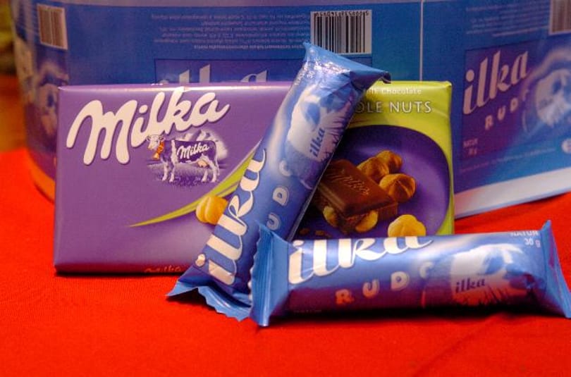 Két kézzel, szinte ingyen szórja a NAV a Milka csokit
