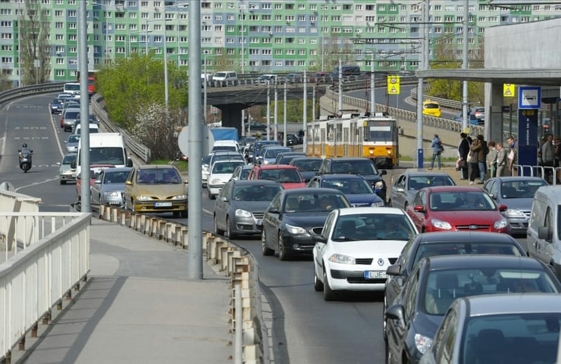 Több baleset miatt állt be az Árpád híd