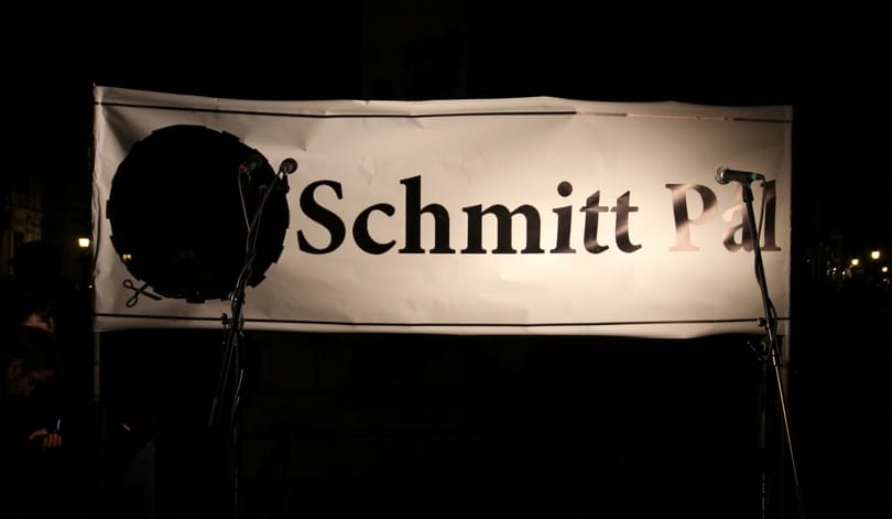 A Schmitt-jelentés miatt flashmobot szerveznek a Kossuth térre