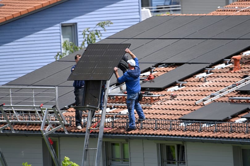 Szemtelenül alacsony áron vehetik át az áramot a napelemesektől, nehéz lesz bebiztosítani a megtérülést, de nem lehetetlen