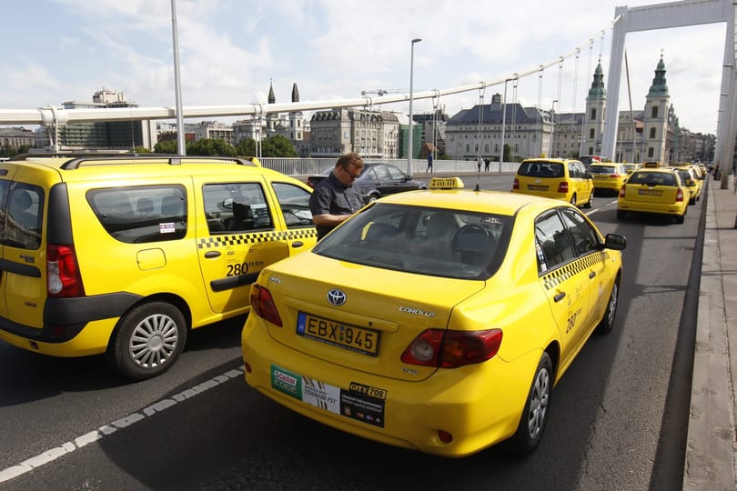 Lesz most pár ezer eladó taxi az országban