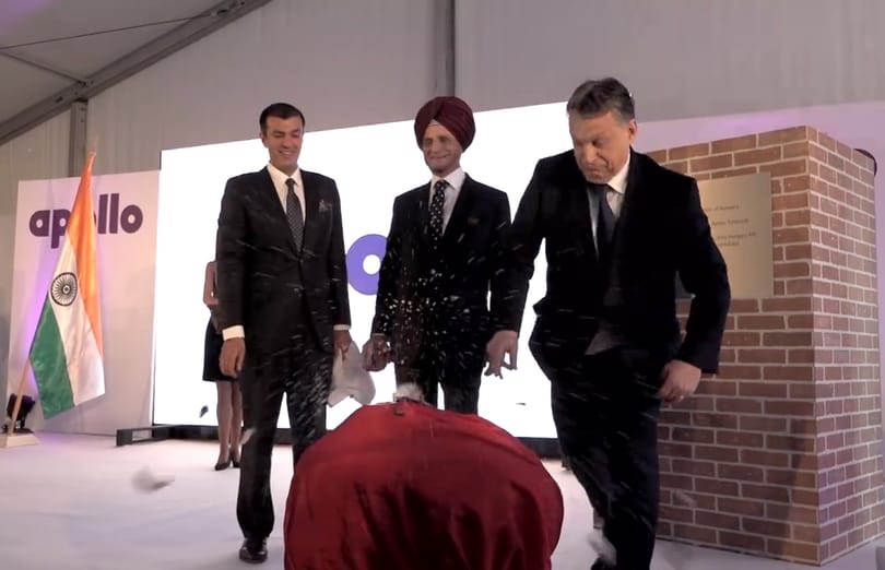 Villámvideó: Orbán Viktor egyetlen mozdulattal szétver egy kókuszdiót