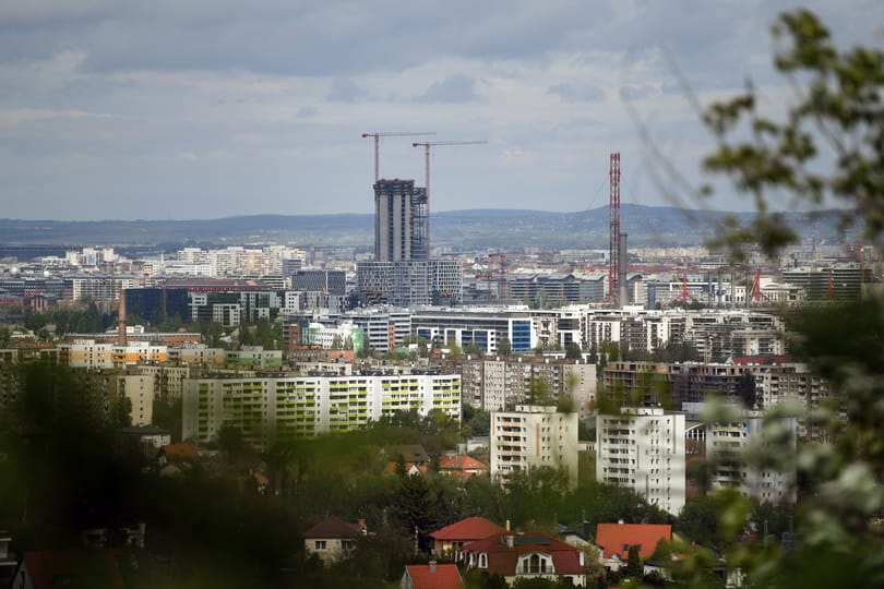 Tényleg belerondít a panorámába a Mol toronyháza?