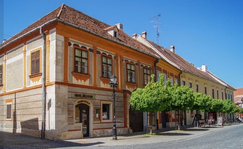 Hivatali visszaélés gyanúja miatt letartóztatták Kőszeg vezető ügyészét, akit Polt Péter 2015-ben kitüntetett