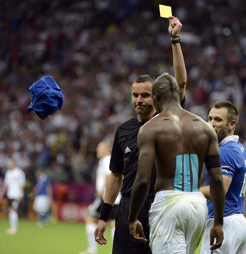 Balotelli anyuka nem szereti sírni látni kisfiát + videó