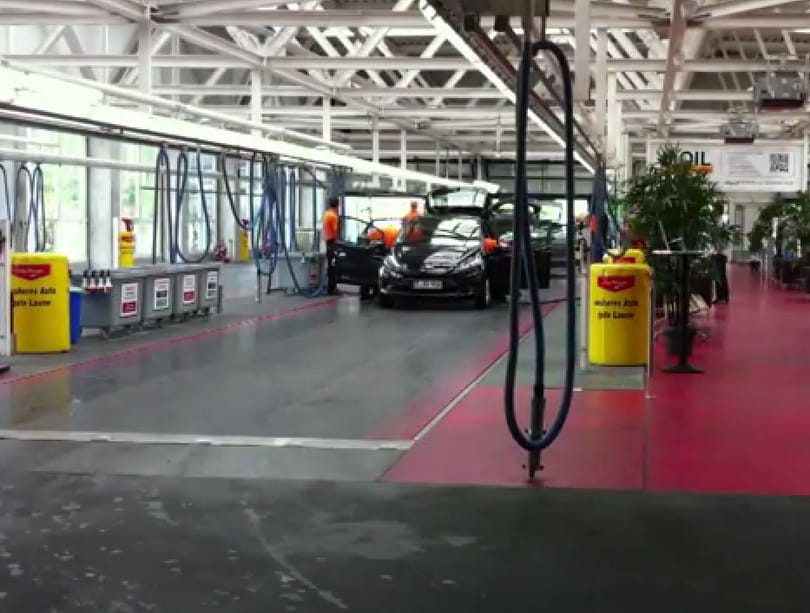 Így működik a világ talán legnagyobb autómosó-komplexuma - videó