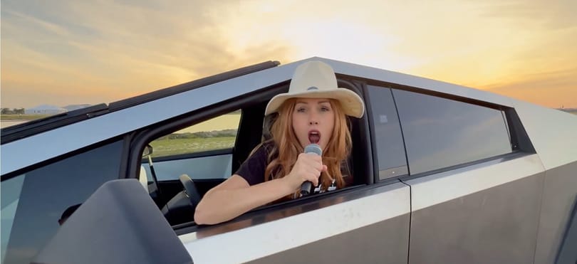 Zavarba ejtő dalba öntötte érzéseit Elon Musk lelkes támogatója