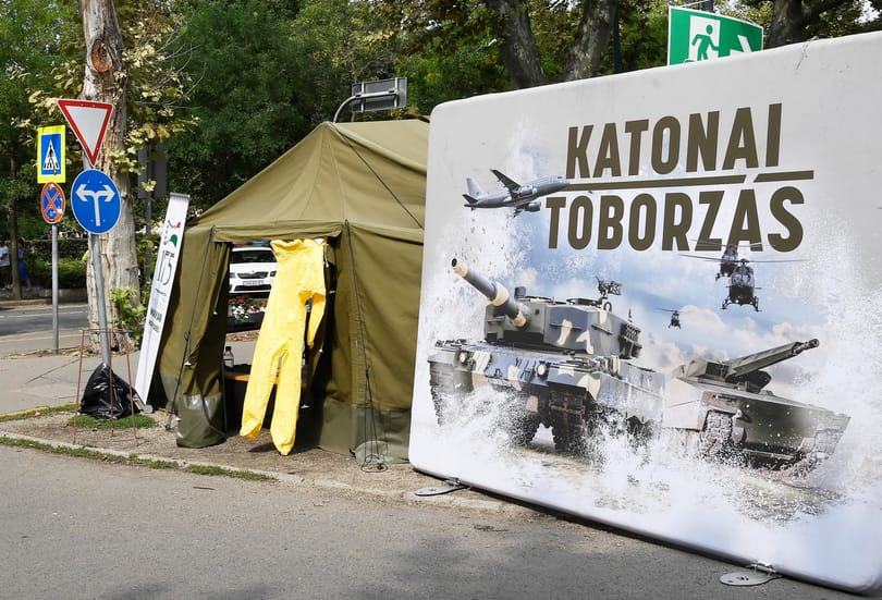 A minisztérium szerint fake news, a vezérkari főnök mégis feljelentést tett egy honvédtisztet érintő szexuális zaklatási gyanú miatt