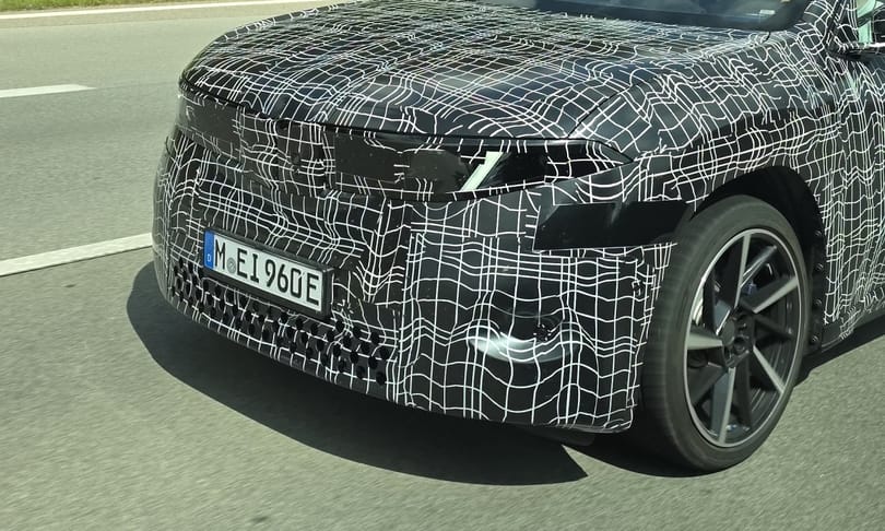 Autópályán kaptuk lencsevégre a debreceni álcázott BMW-t