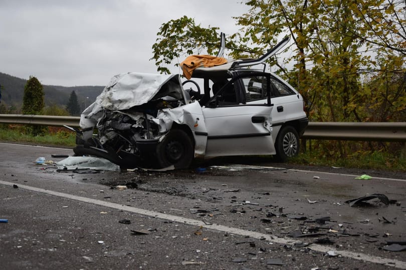 Lopott autóval karambolozott egy 17 éves fiú Salgótarjánban, két ember meghalt