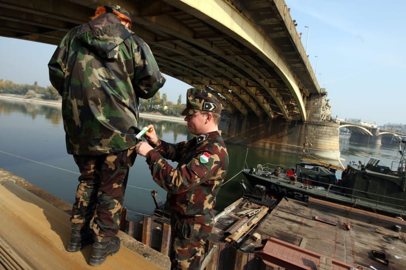 Bombariadó Budapesten - lezárások a Hungária körútnál