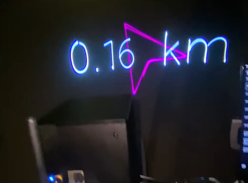 Minden kerékpáros álma lehet: a bicikli elé, az útra vetíti az irányt ez a lézeres GPS