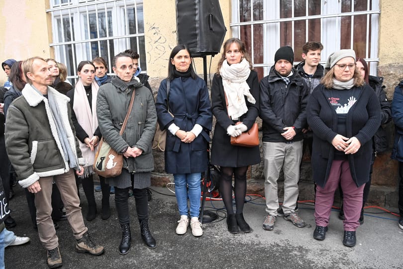 Saját zsebből fizetnének a Karinthy Gimnáziumból kirúgott tanároknak a szülők
