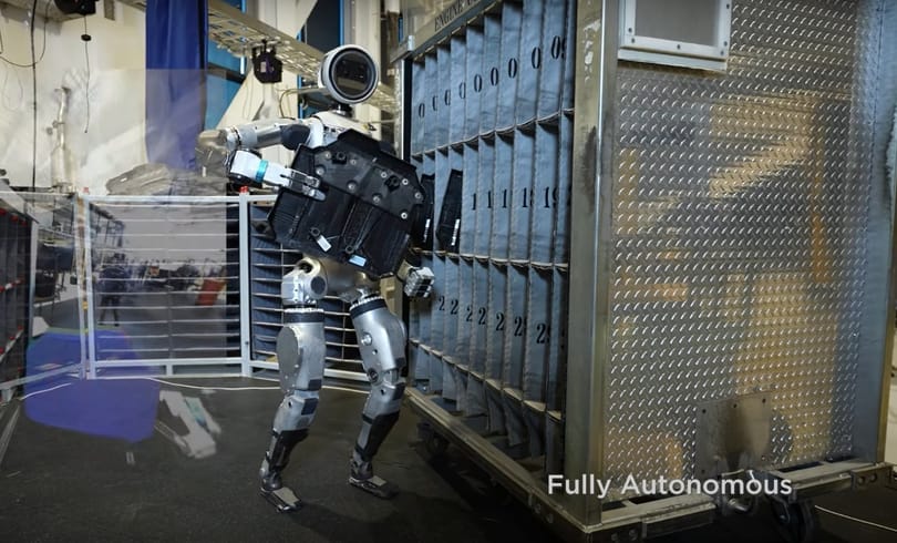 Magától pakolja az autóalkatrészeket a Boston Dynamics humanoid robotja – videó