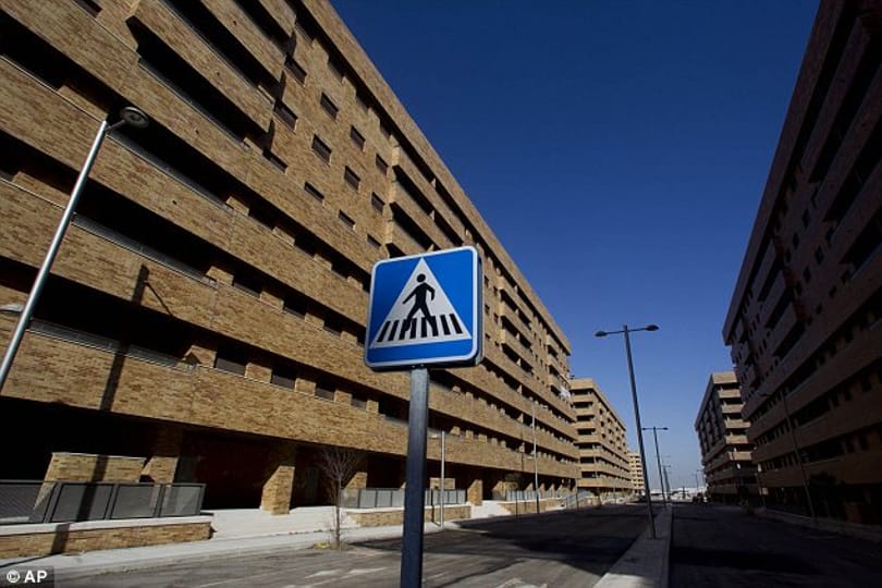 Pusztulnak a lakások a szellemvárosban
