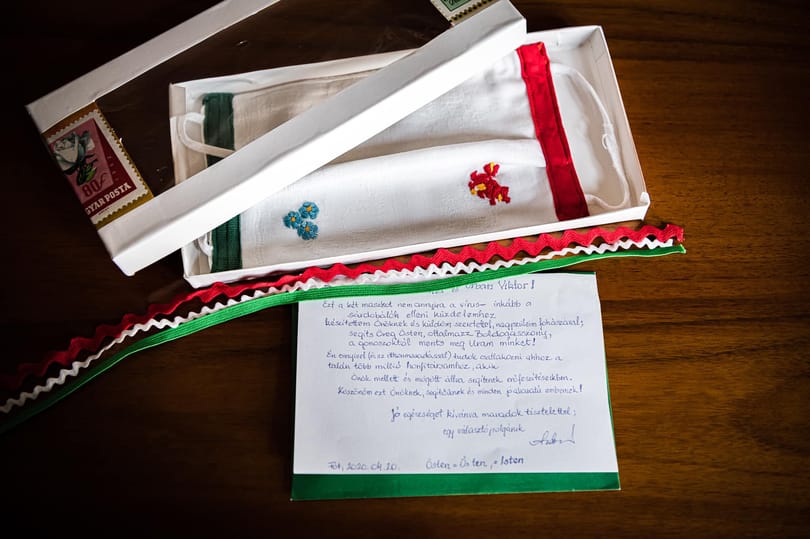 Orbán Viktor maszkot kapott a 