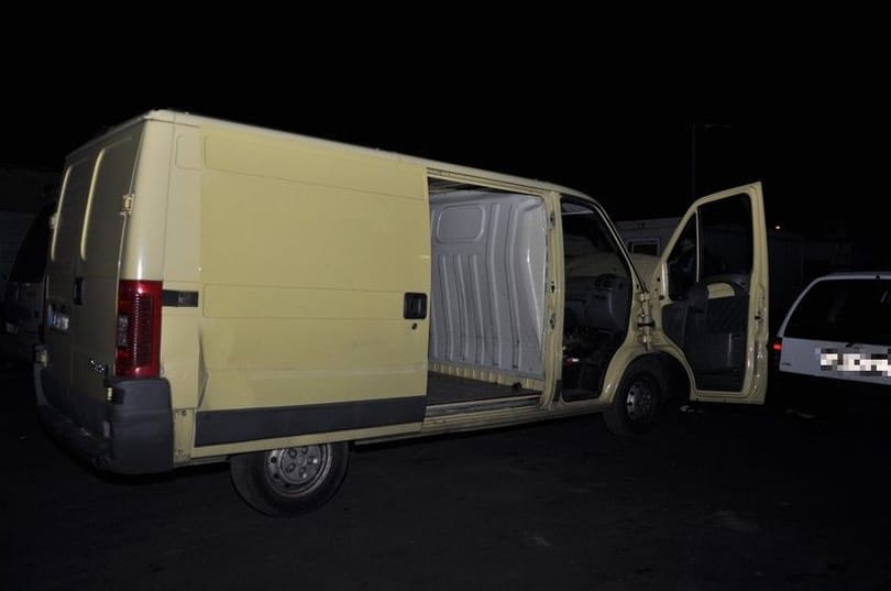 Így utaztatta az illegális határátlépőket az embercsempész banda