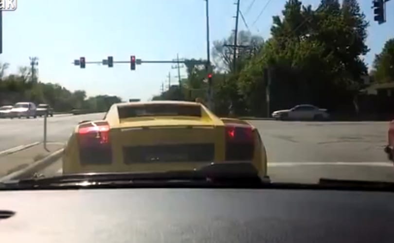 Ekkora bénázás egy Lamborghinivel örök emlék – videó