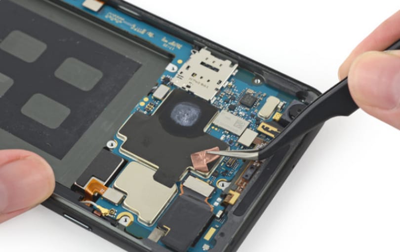 Szétszedték, és még titkos processzort is találtak a Pixel 2 XL-ben