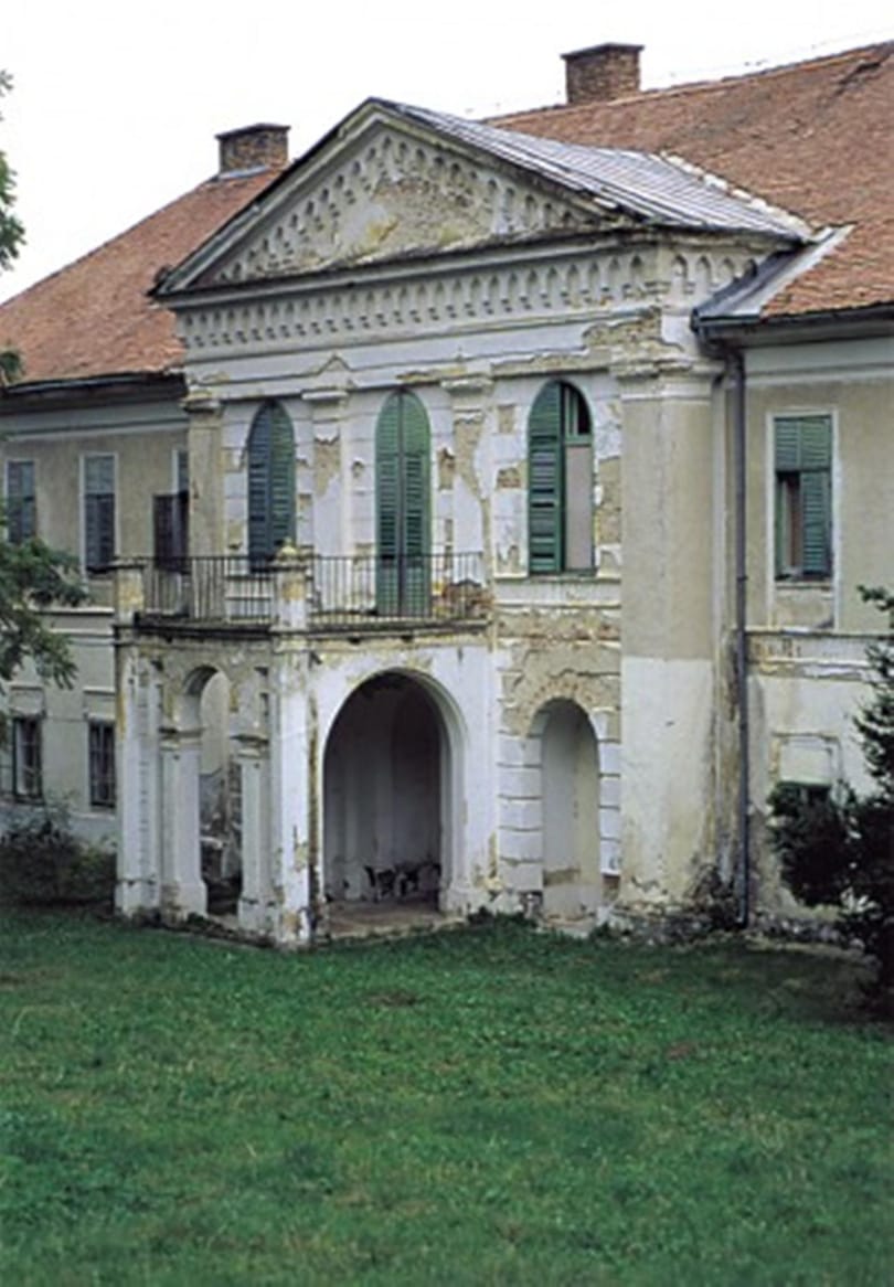 Pezsgőfolyam is lesz a kastélyban