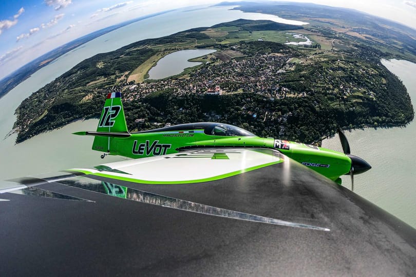 Ilyennek látja a Balatont egy versenypilóta – fotók
