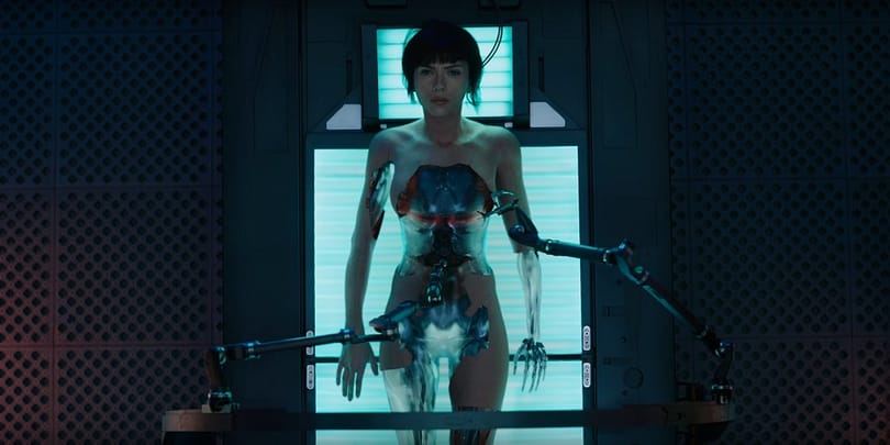 Scarlett Johansson meztelen páncélban oszt ki mindenkit – előzetes