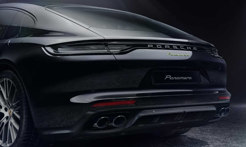 James Bond trükkös rendszámelrejtőjével próbálkoztak egy Porschénál