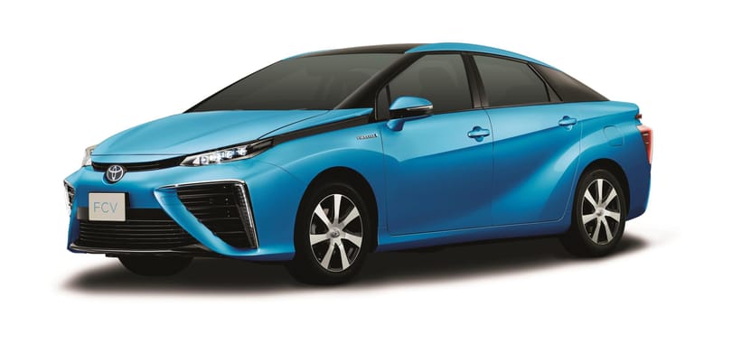 Íme, az üzemanyagcellás Toyota, aminek csak víz távozik a kipufogójából