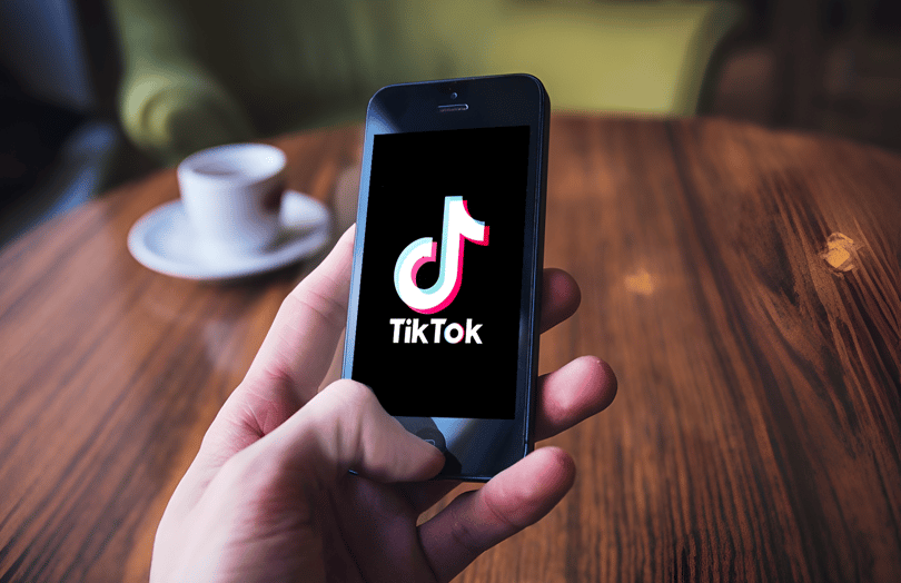 Komoly vád: azok a politikusok tiltatnák be a TikTokot, akiknek ebből hasznuk lehet
