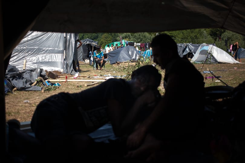 A líbiai miniszterelnök szerint 800 ezer migráns indulhat el az EU irányába