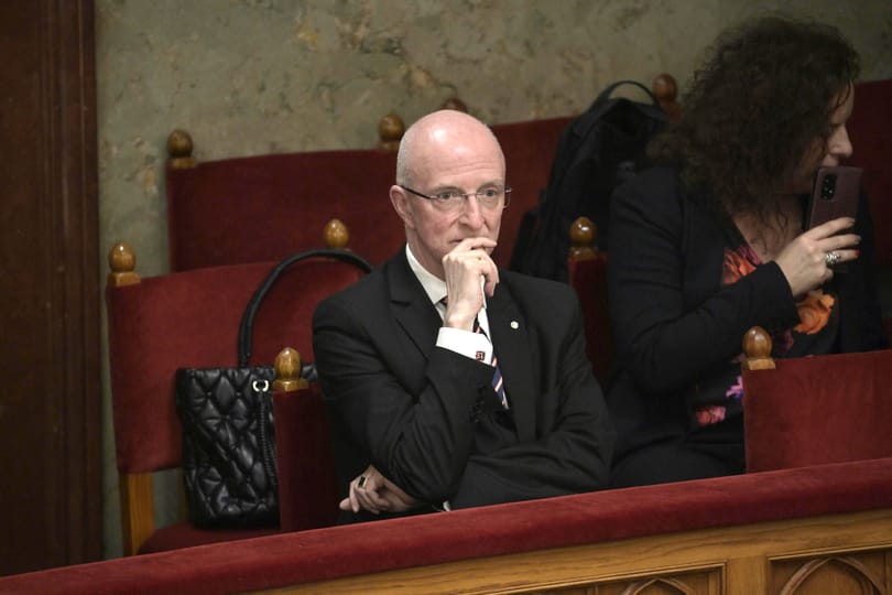 Törvényt sértett Varga Zs. András, amikor indoklás nélkül felfüggesztett egy kúriai tanácselnököt