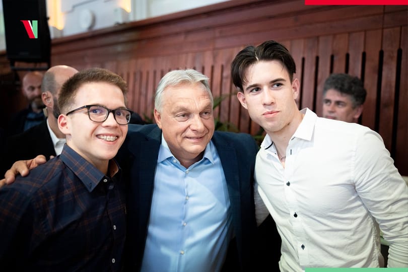 Tóta W. Árpád: Dohos, molyszagú, vén hülyék lettetek, mint negyven éve a komcsik
