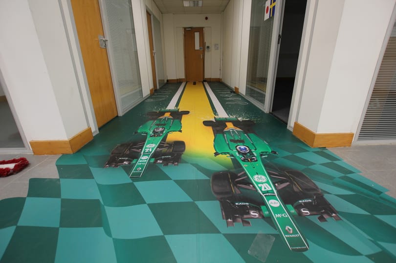 Így néz ki most az F1-es Caterham-csapat teljesen elhagyott főhadiszállása